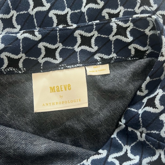 EUC Blue Geometric Jacquard Sleeveless Top - Picture 5 of 6